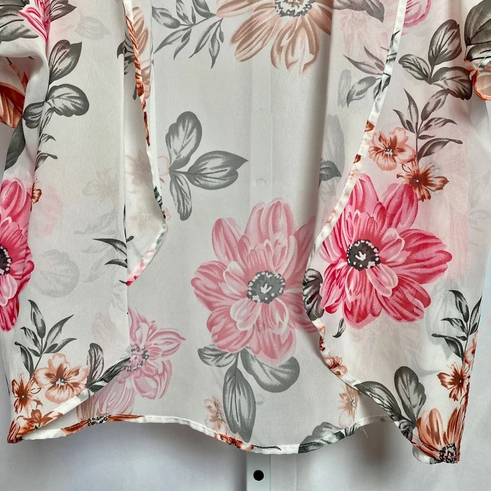💙5/ $15 Womenʻs Pink and White Lightweight Floral Kimono | Cardigan OS